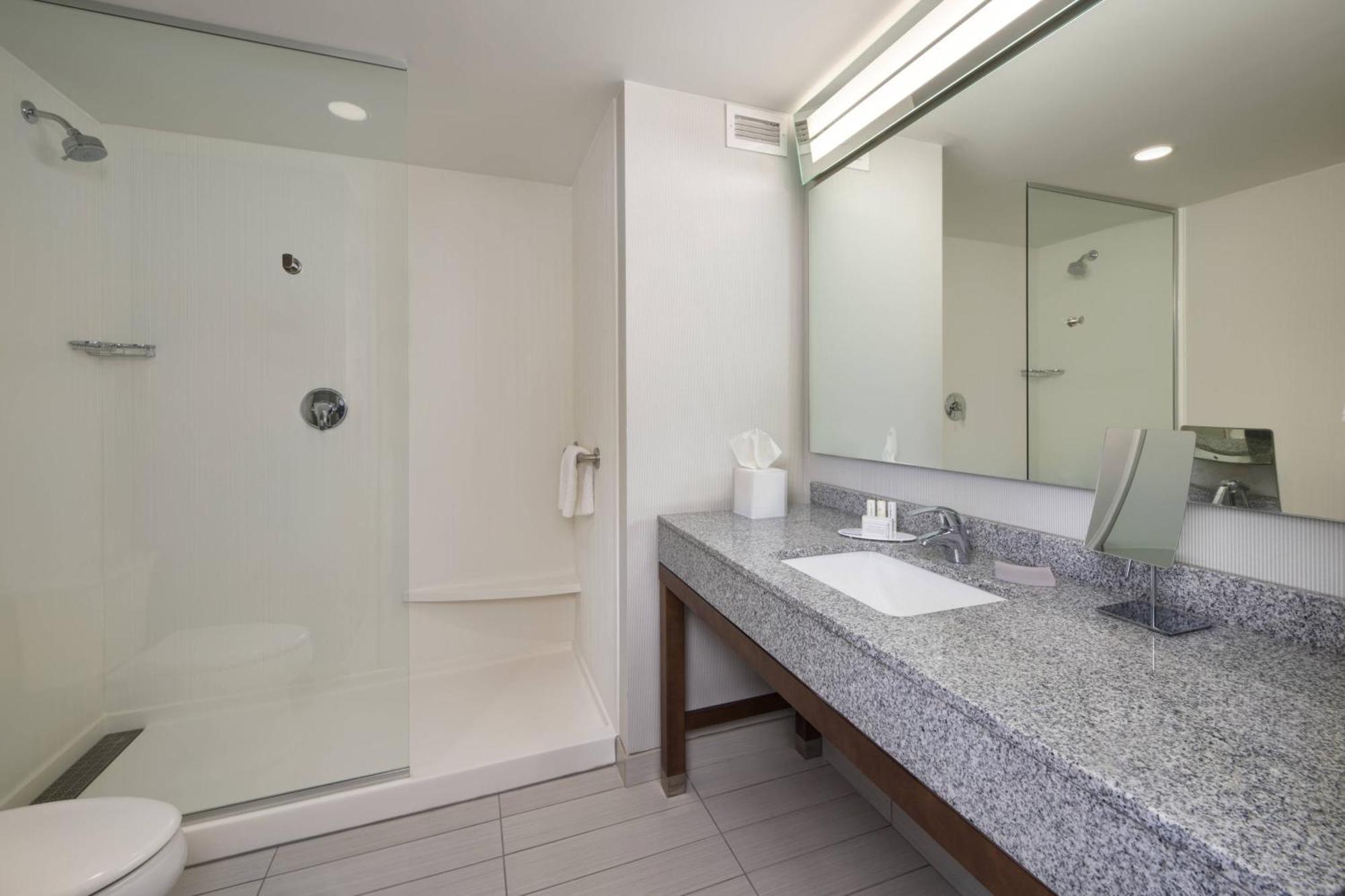 Courtyard By Marriott Richmond Downtown Exterior foto