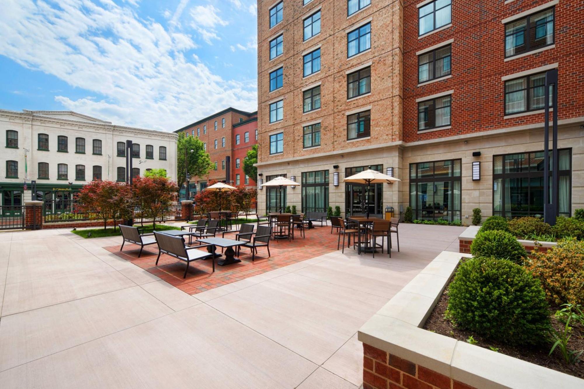 Courtyard By Marriott Richmond Downtown Exterior foto